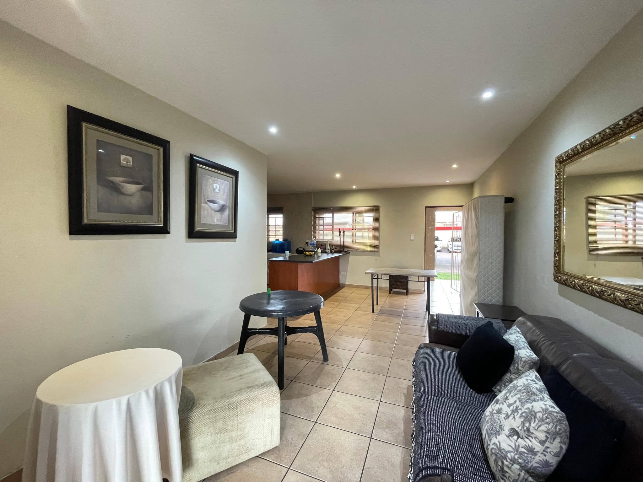 Apartment -- Reyno Ridge — photo 1
