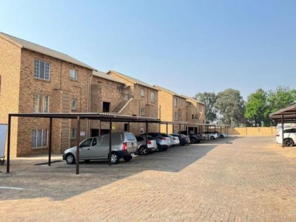 Townhouse -- Terenure, Kempton Park in Kempton Park