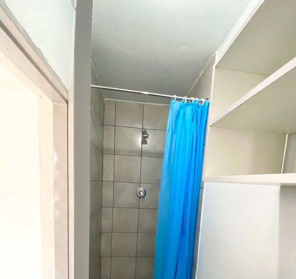 BACHELOR ROOM AVAILABLE AT DIKOLE SECTION in Katlehong