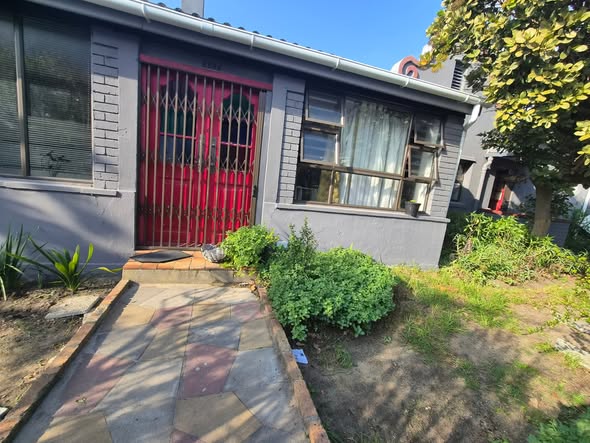 1 bedroom Muizenberg Village, Cape Town in Muizenberg, Cape Town