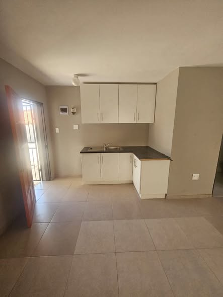 Bachelor room to rent in Cosmo City — photo 1