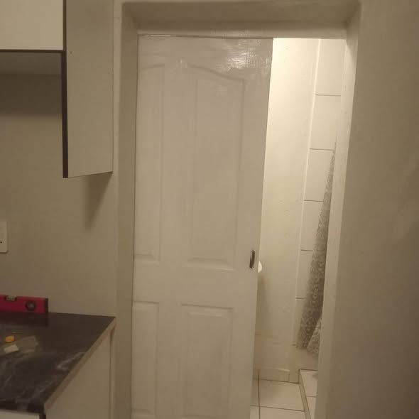 Two room apartment available in Kwathema extension 2 in KwaThema