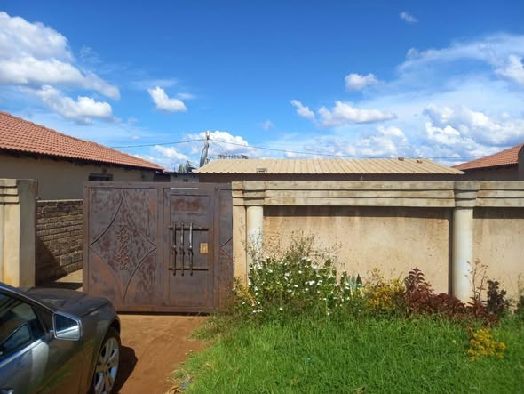 ROOM --  EXT7B NEXT TO MATIWANE in Orange Farm