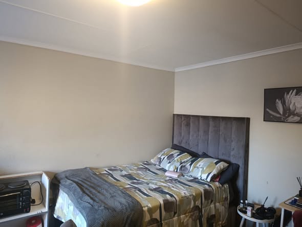 Bachelor room to rent in Dawn City in Dawn Park, Boksburg
