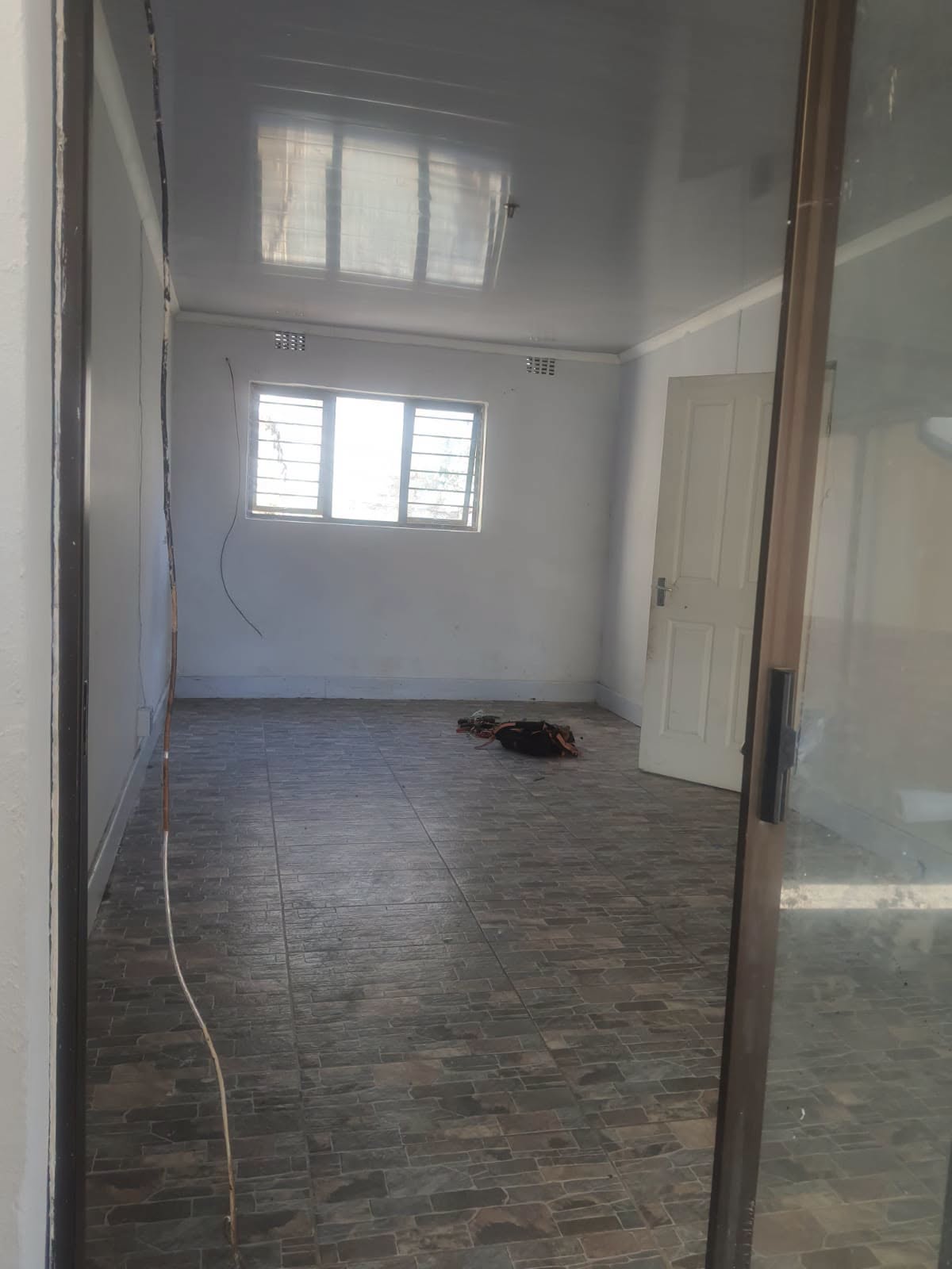 Bachelor room to rent in Rewlatch, Johannesburg South in Roseacre, Johannesburg