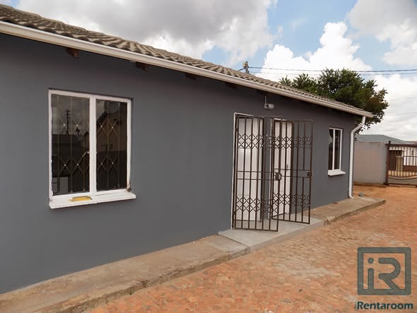 Bachelor Room to rent Protea Glen ext. 28 — photo 1
