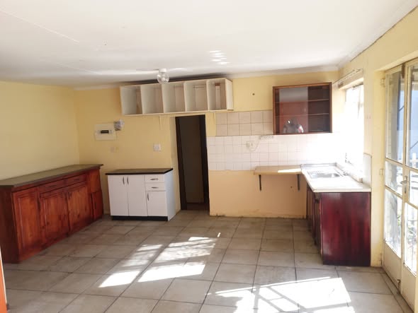 Bachelor Room to Rent in Springs, near Springs Mall — photo 1