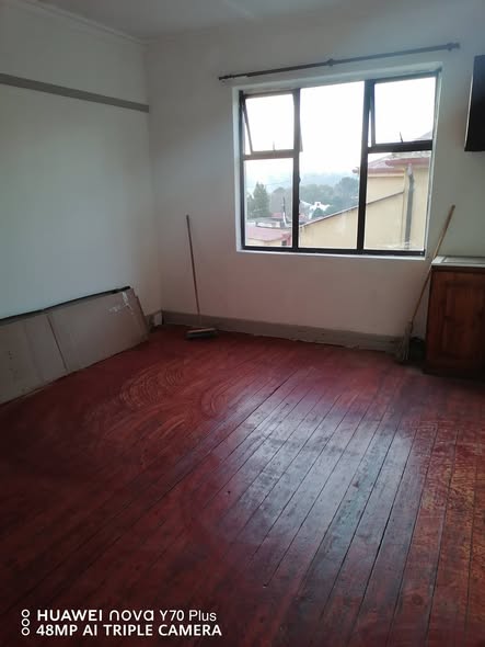 Bachelor room available in Blenheim Kensington in Kensington
