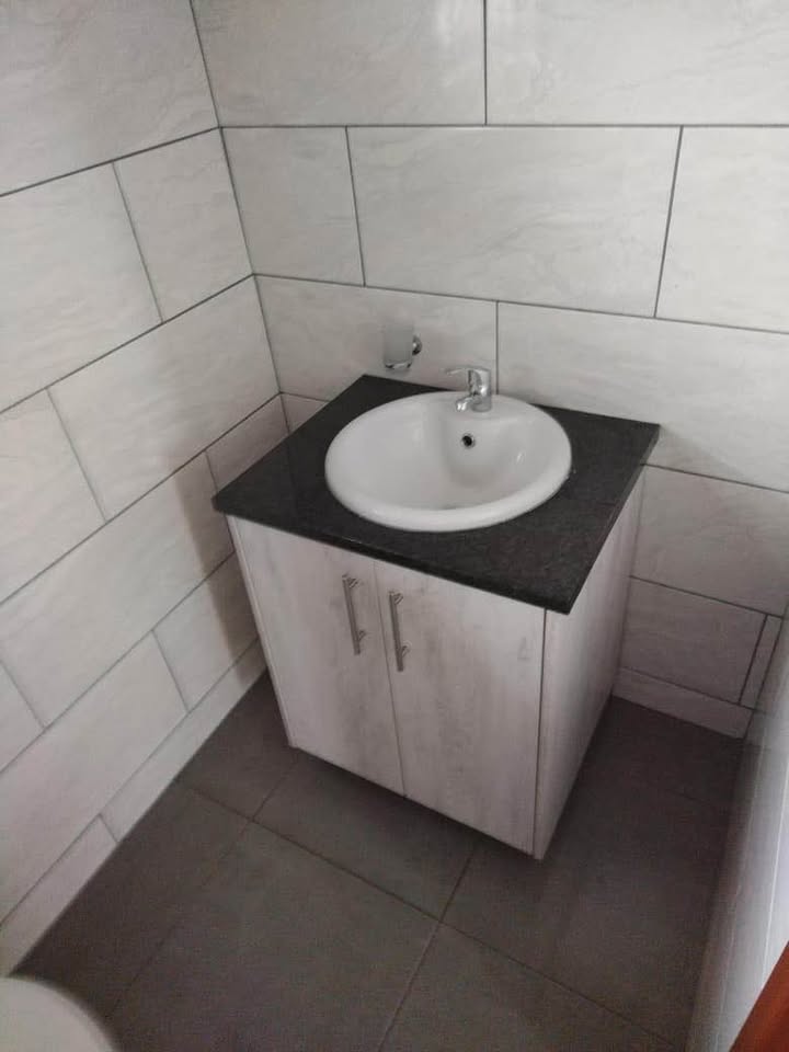 Bachelor unit available -- Vosloorus ext 2 in Vosloorus