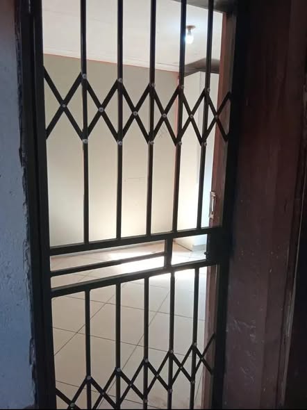 Room available in Protea Glen ext 4 with Built-in wardrobe in Protea South