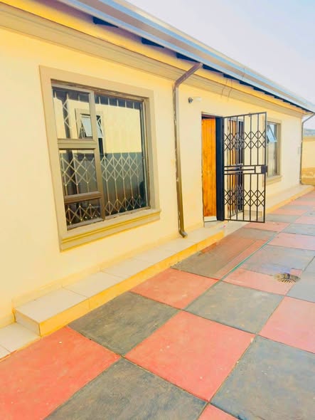 Bachelor room to rent in Villa Lisa in Villa Lisa, Boksburg