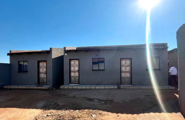 Bachelor room to rent in Spruitview — photo 1