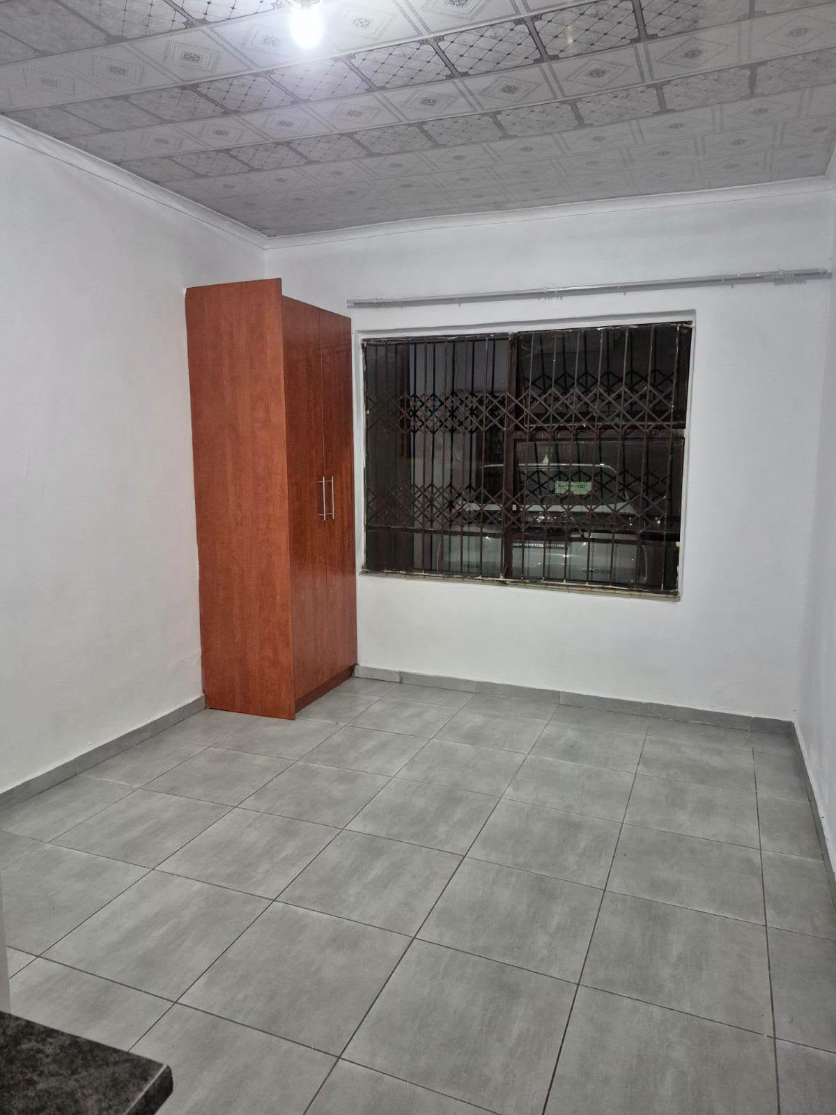 Bachelor Room To Rent EBONY PARK EXT 6 in Ebony Park, Johannesburg