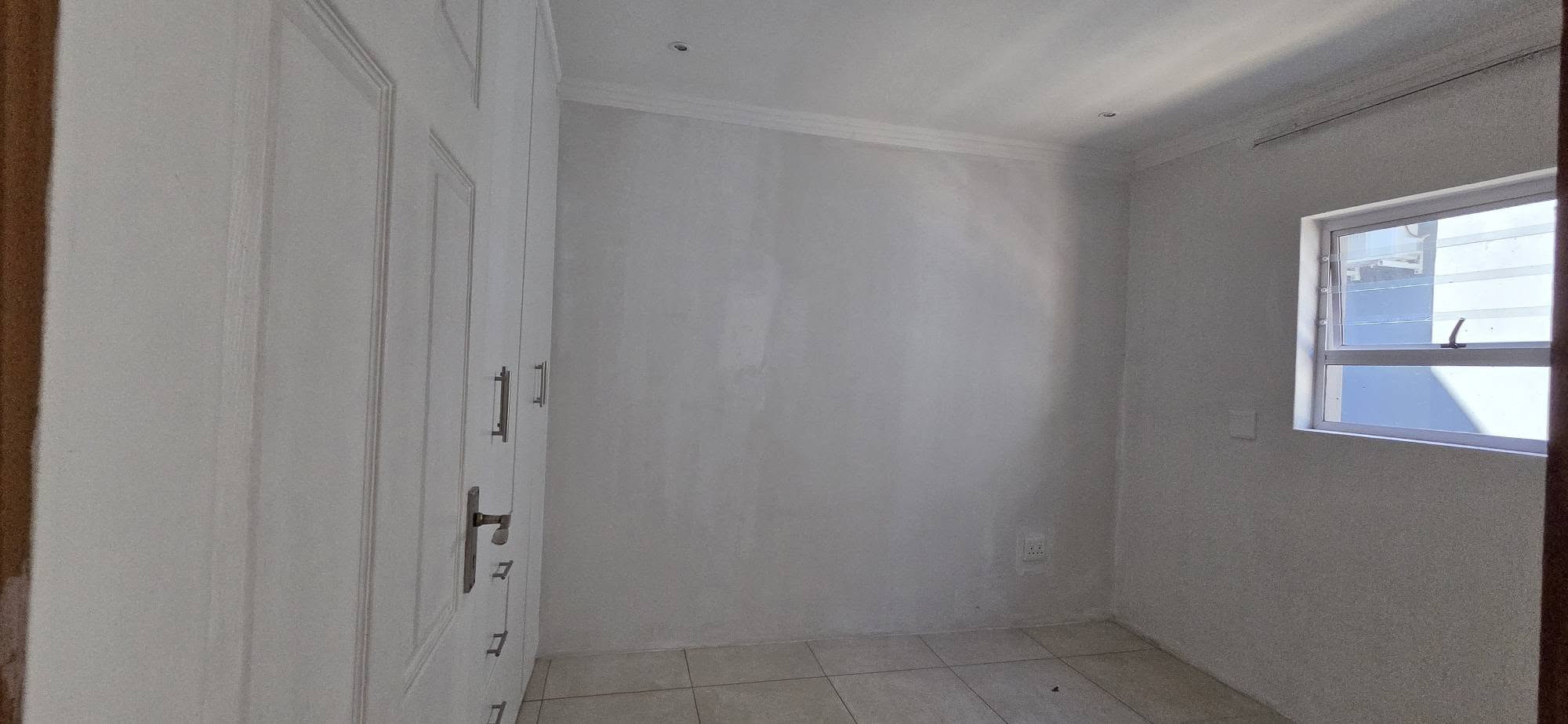 Bachelor room to rent in Parkmore, Sandton in Parkmore, Johannesburg