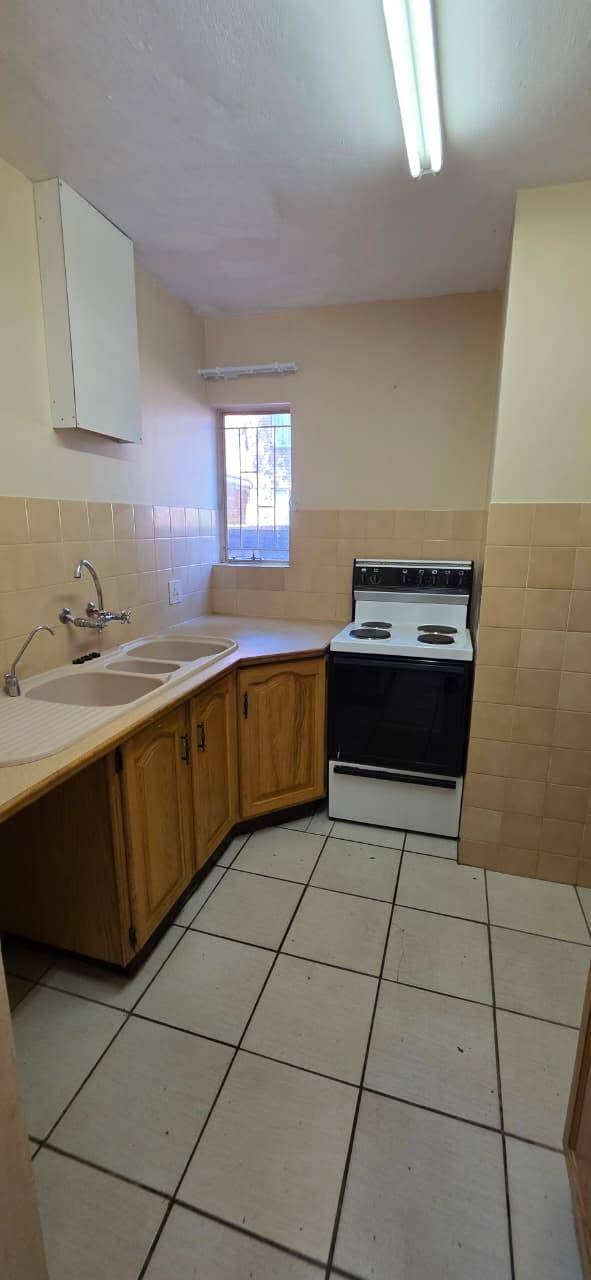 FLAT TO RENT -- BRONBERRICK in Centurion