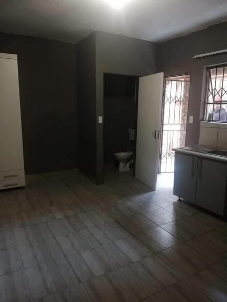 Bachelor Room To Rent in Midrand, Allandale in Midrand, Johannesburg
