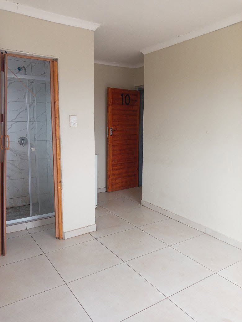 Apartment Flat Bachelor in Khumalo Near Triple C in Katlehong