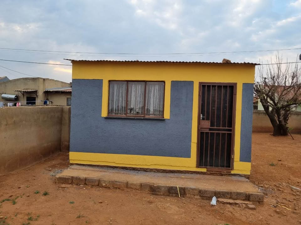 BACHELOR ROOM – VOSLOORUS EXT 14 in Vosloorus