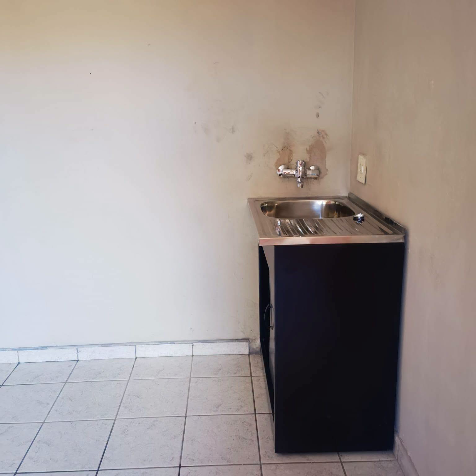 Bachelor Flat Available for Rent – Extension 25, Vosloorus (Next to Esihlahleni) in Vosloorus