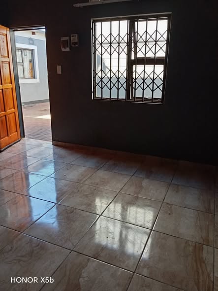 Room available e6 behind Katlehong crossing in Katlehong