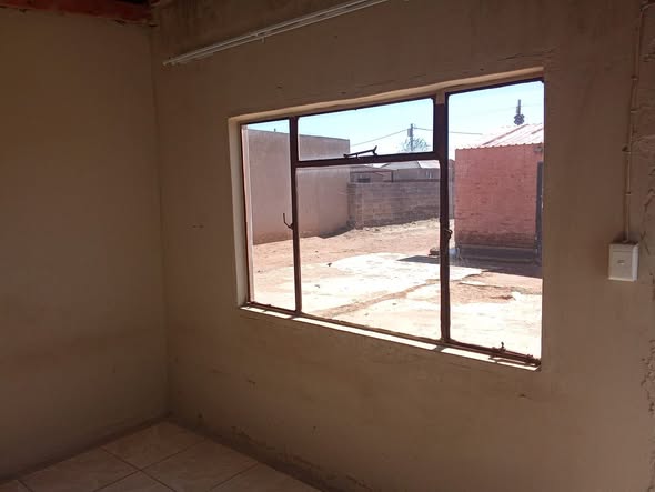ROOM AVAILABLE AT PALMRIDGE EXT 3 in Palm Ridge