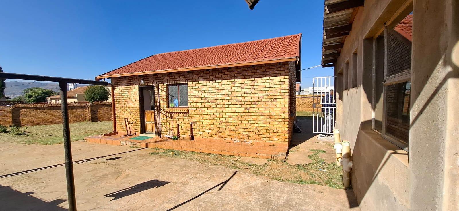 Bachelor apartment is available to rent in Mahube Ext 2 in Mahube Valley