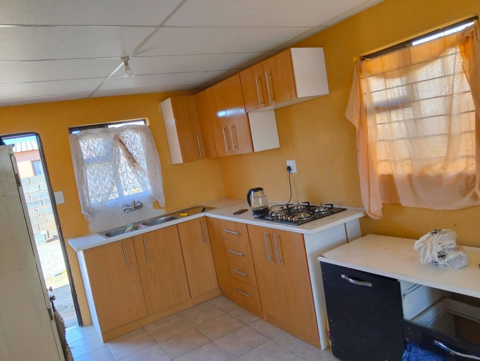 Two bedrooms house available for rental in Geluksdal ext 3 in Geluksdal