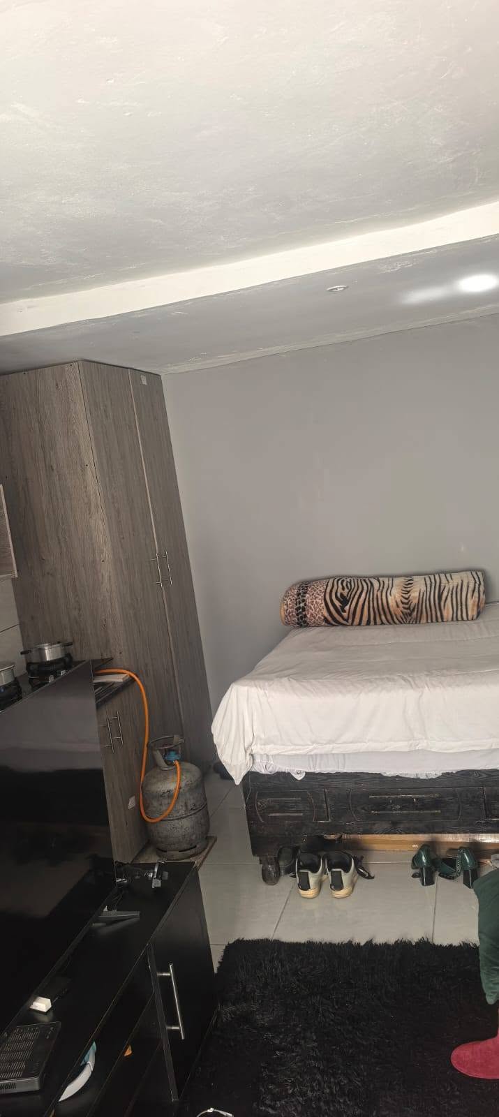 Bachelor Room – Birchleigh North, Kempton Park in Birchleigh