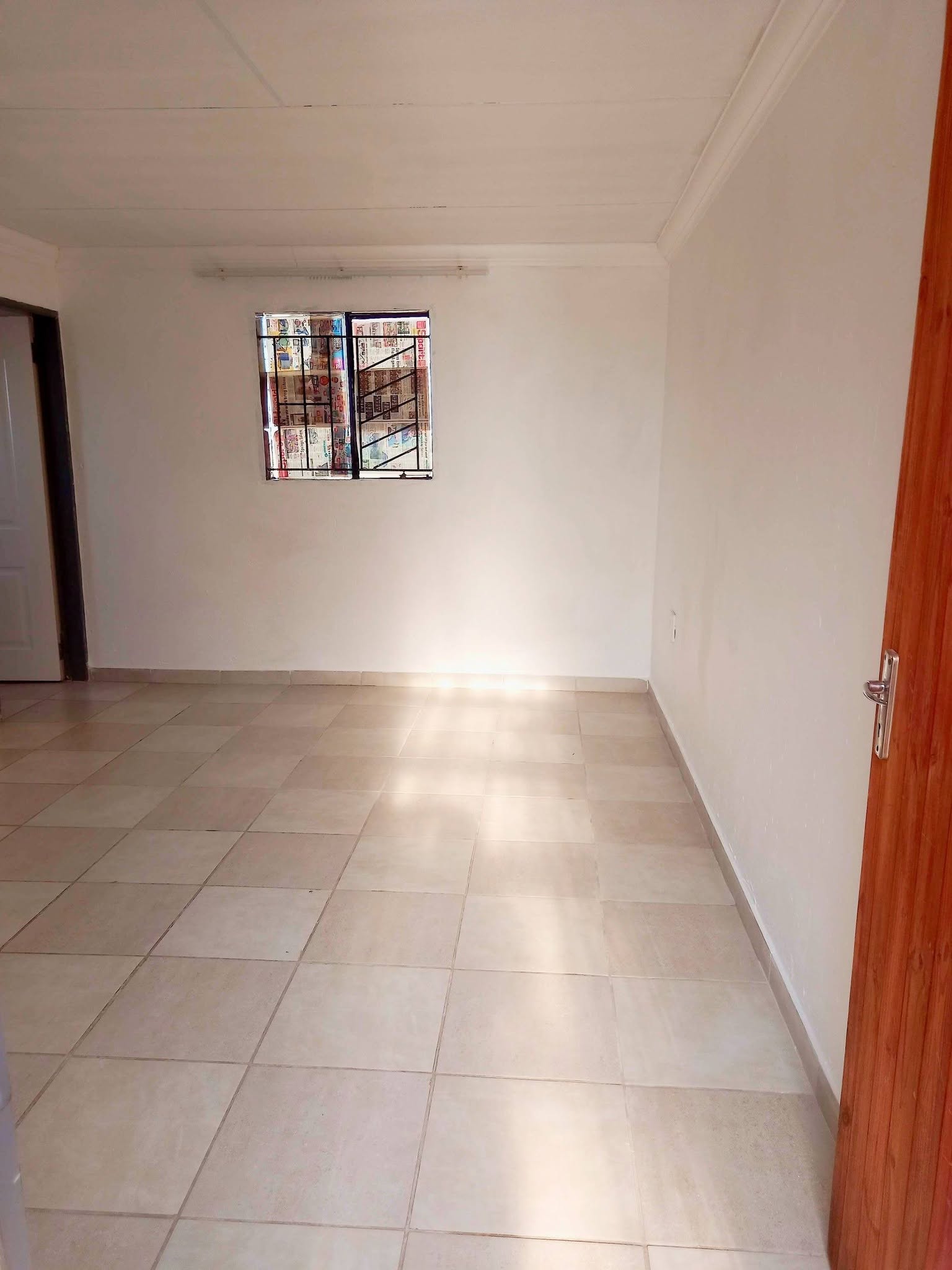 Big bachelor's room available in Kwathema Extension 2 in KwaThema