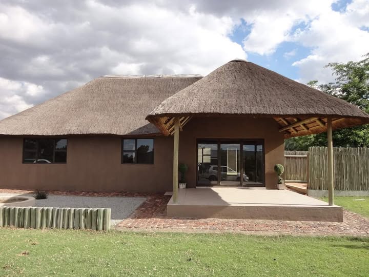 🏡 Charming Thatched Cluster Home To Rent - Jatniel, Benoni in Benoni
