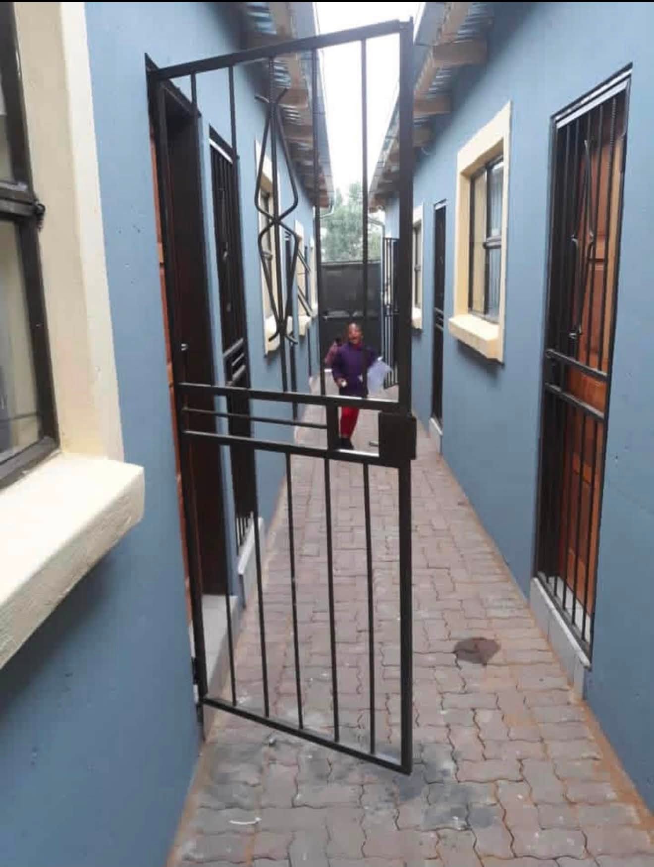 Room to rent in Ivory Park Ext 2 in Ivory Park, Johannesburg