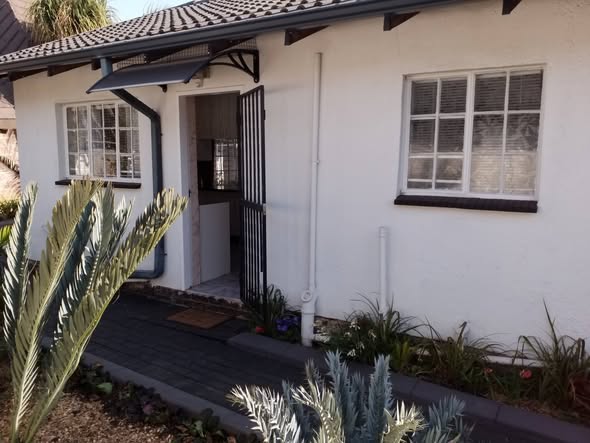 Bachelor room to rent in Sunward Park in Sunward Park, Ekurhuleni