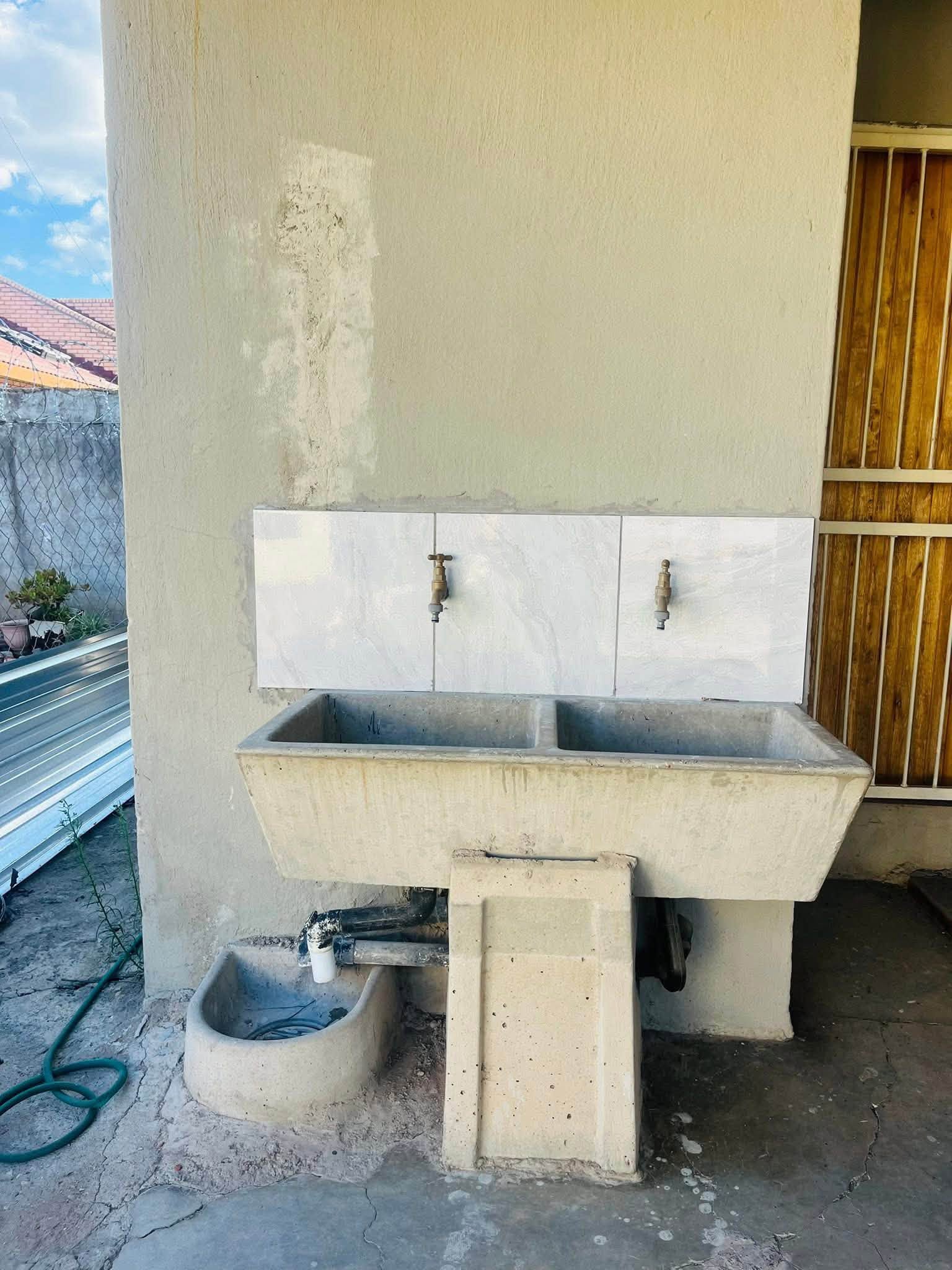 Room to rent in Seshego Zone 8, (near Rev MP Malatjie primary school) in Seshego, Polokwane
