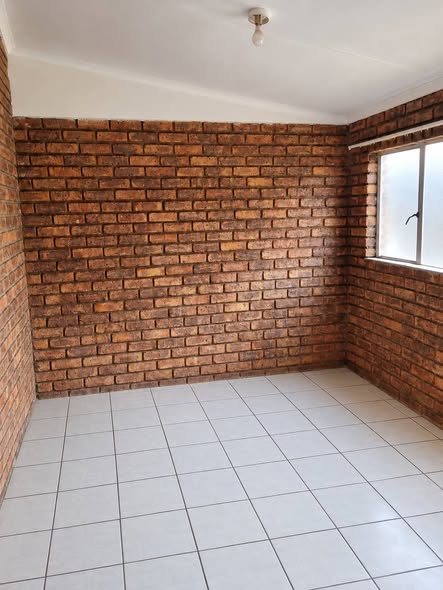 Single Room to rent in Helikonpark, Randfontein in Randfontein, Krugersdorp