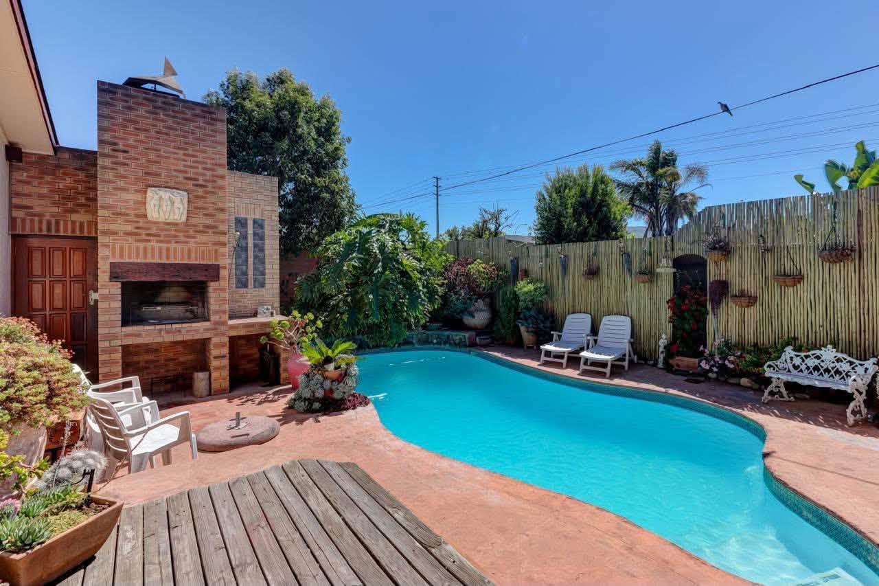 Furnished en-suite room to rent in Goodwood, Cape Town in Goodwood, Cape Town