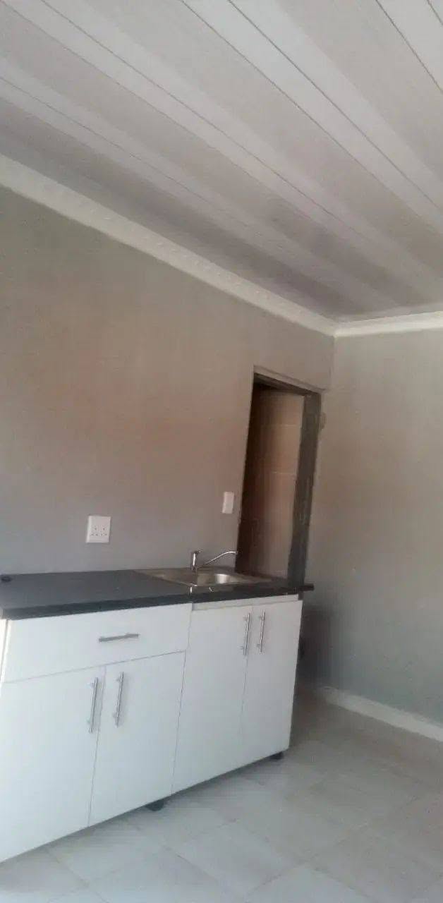 Bachelor room to rent in eTwatwa, Barcelona in Etwatwa, Ekurhuleni