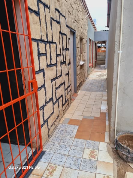 Room To Rent in KwaThema Ext 3, Near Itonka Square(Tonk Meter) in KwaThema, Ekurhuleni