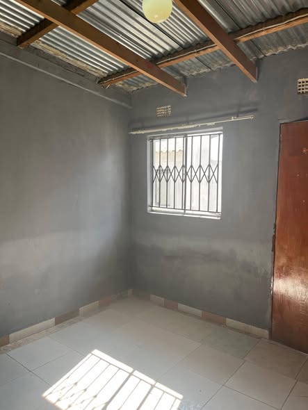 Room to rent in Tsutsumani, close to Alex Mall in Alexandra, Johannesburg