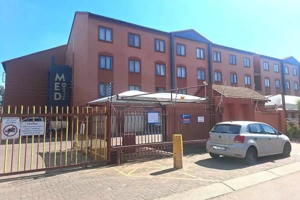 Bachelor room in Riveria, Pretoria next to Steve Biko Hospital in Pretoria Central, Pretoria