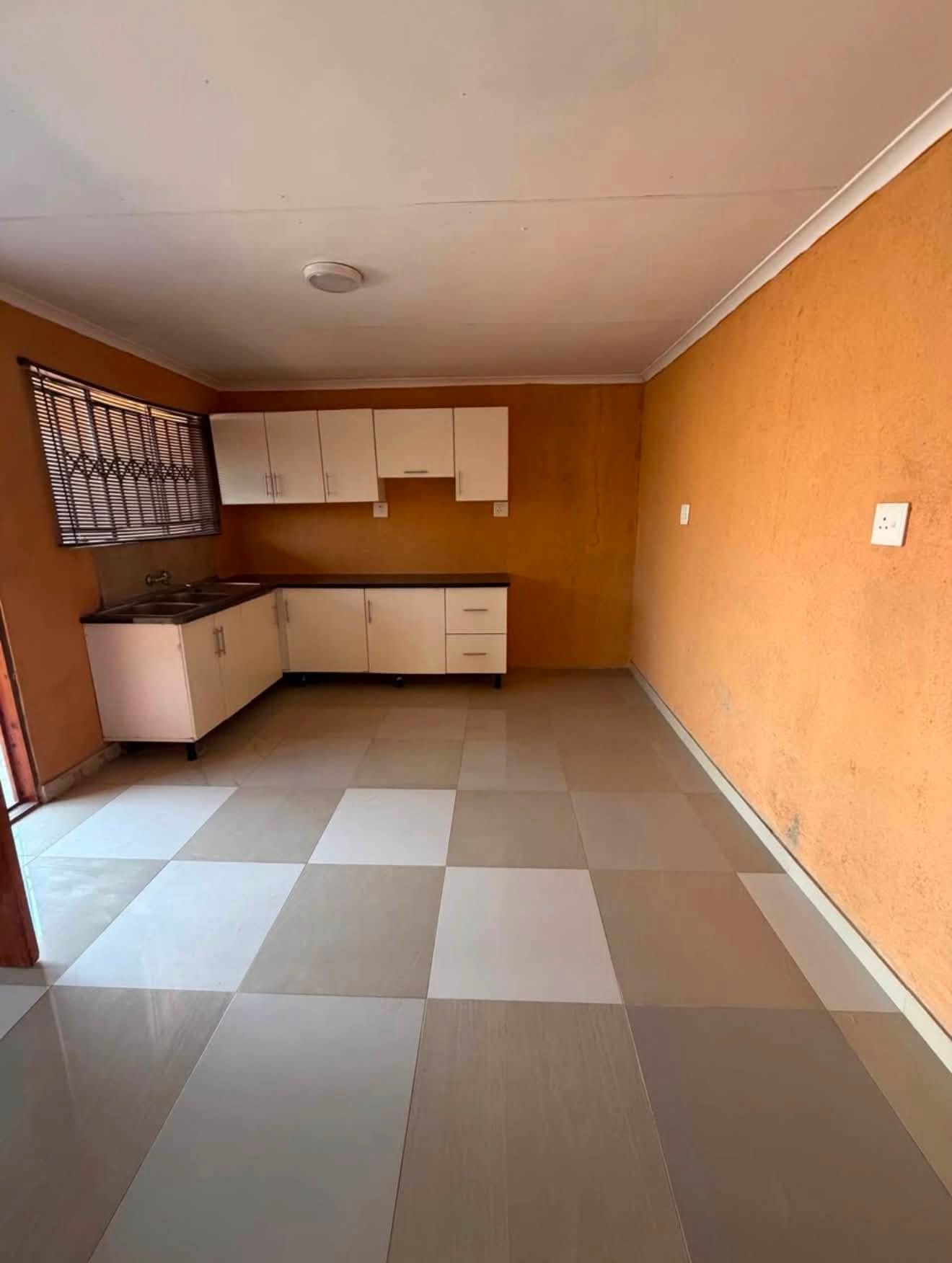 Bachelor room to rent in Karino , Mbombela in Karino, Mbombela