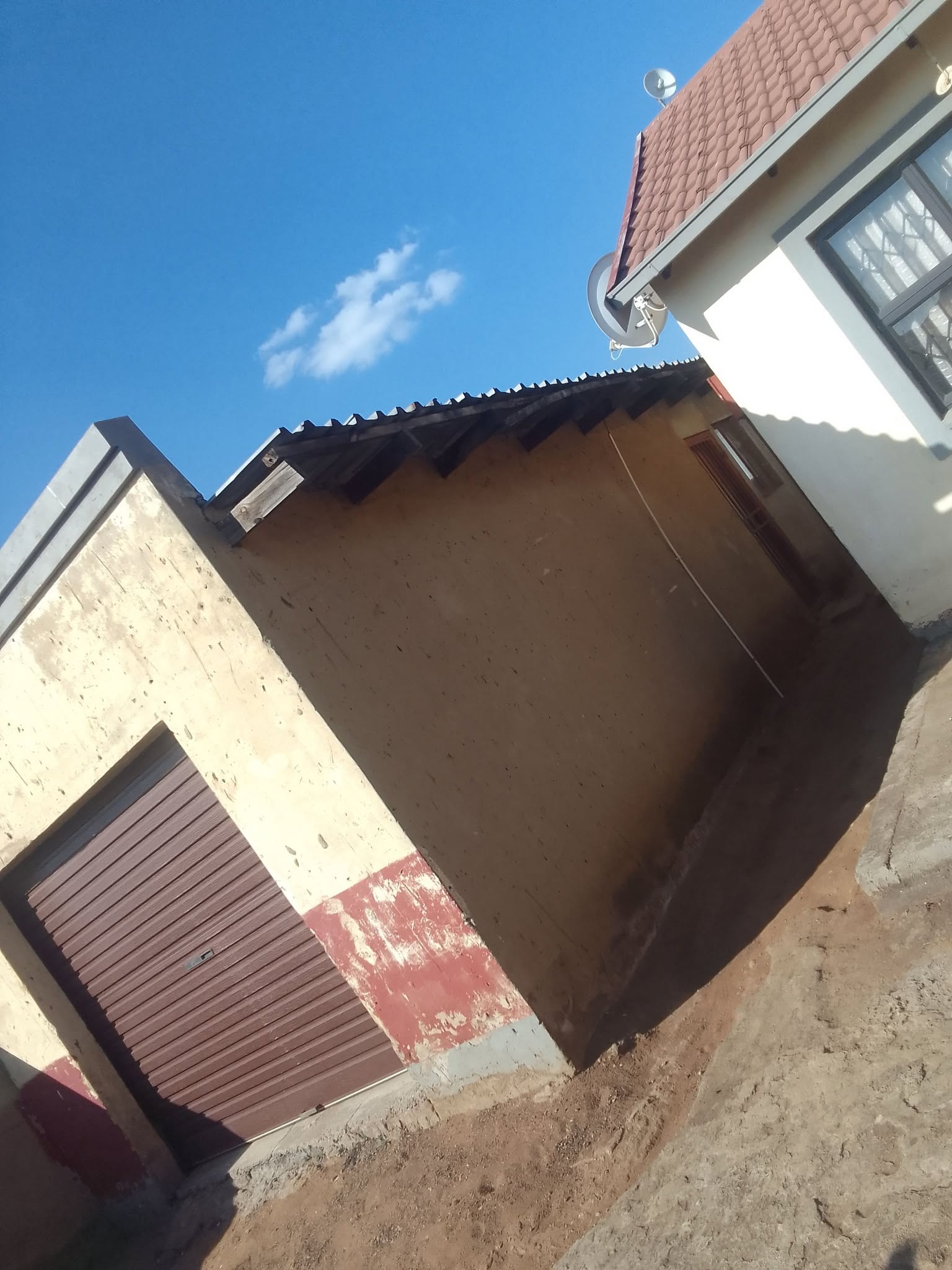Garage and half room to rent Sluma Gardens, Katlehong in Katlehong, Ekurhuleni