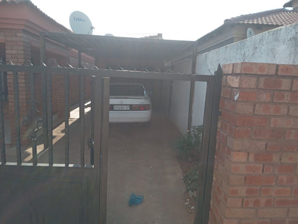 Room to rent in Kagiso Ext 9 in Kagiso, Krugersdorp