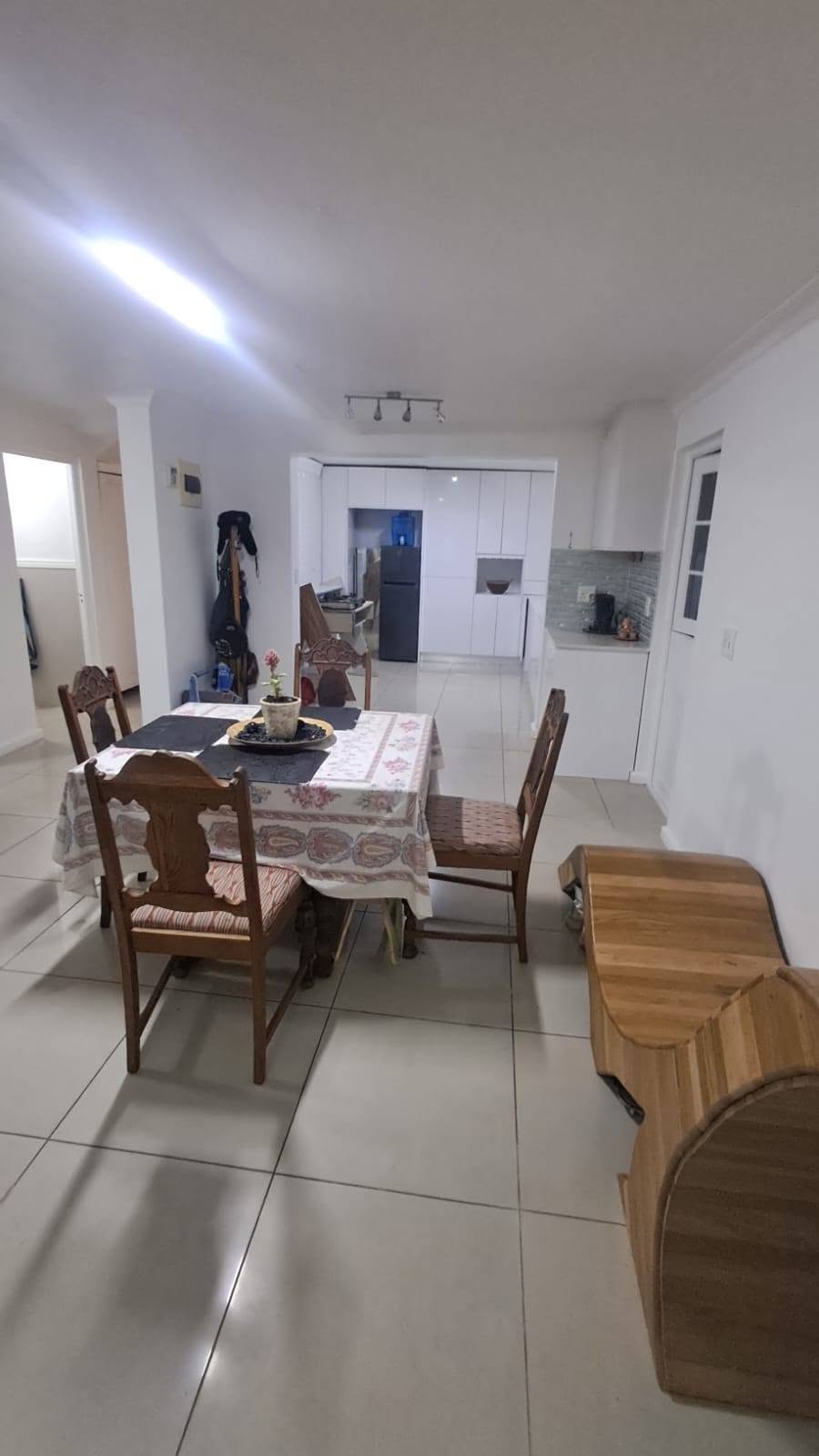 Rooms to rent in a commune in Muizenberg in Muizenberg, Cape Town