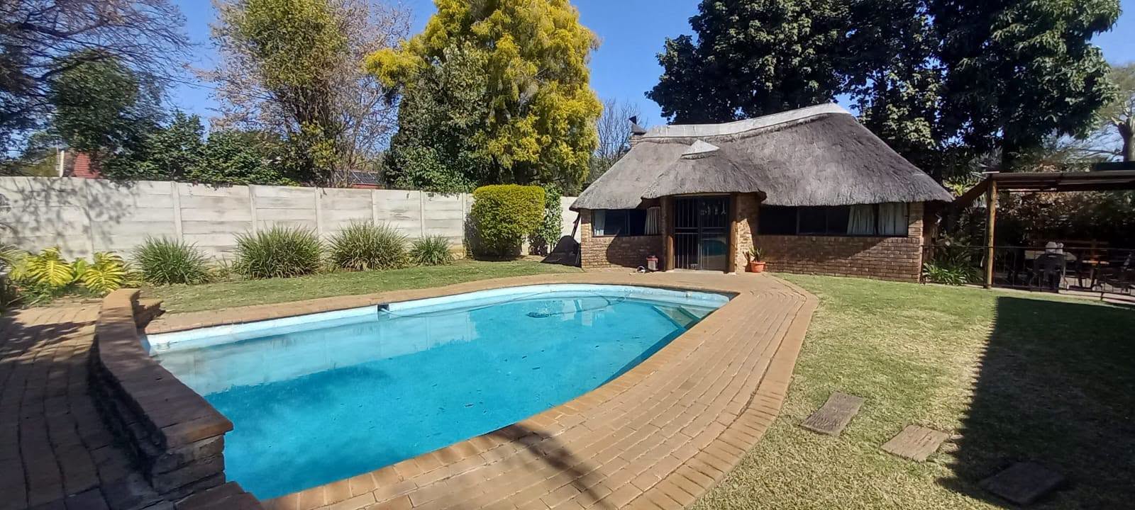 Cottage to rent in Sinoville in Sinoville, Pretoria