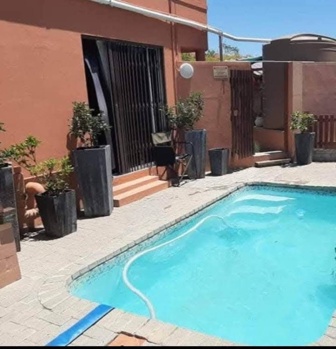 Bachelor room to rent in Vredekloof in Brackenfell, Cape Town