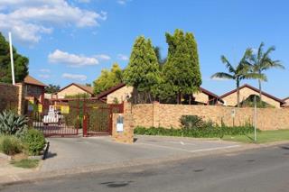 Private room to rent in secure La Monique complex, The Reeds, Centurion in The Reeds, Centurion